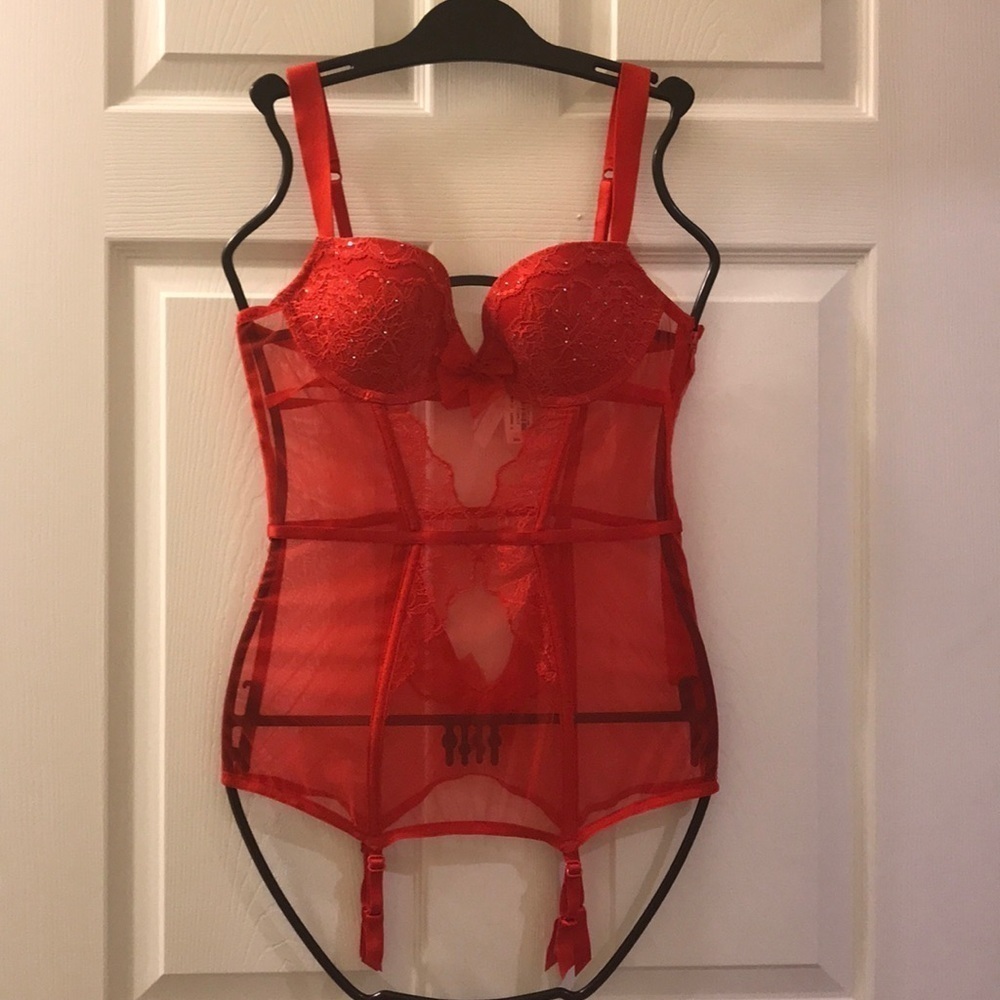 💖 Victoria’s Secret Lace Slip Garter Set Designer